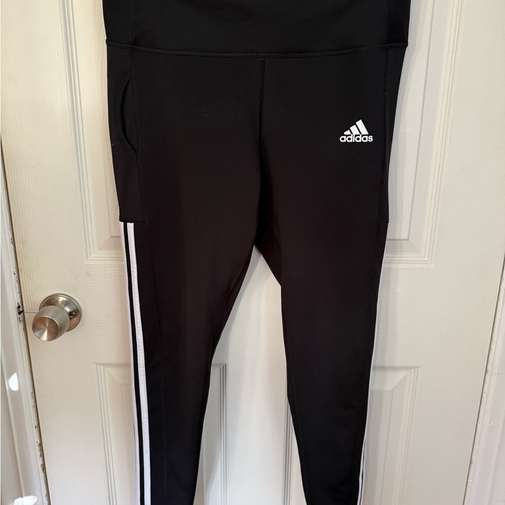 Adidas Women’s LARGE Black Leggings with White Stripes and Mesh Pockets